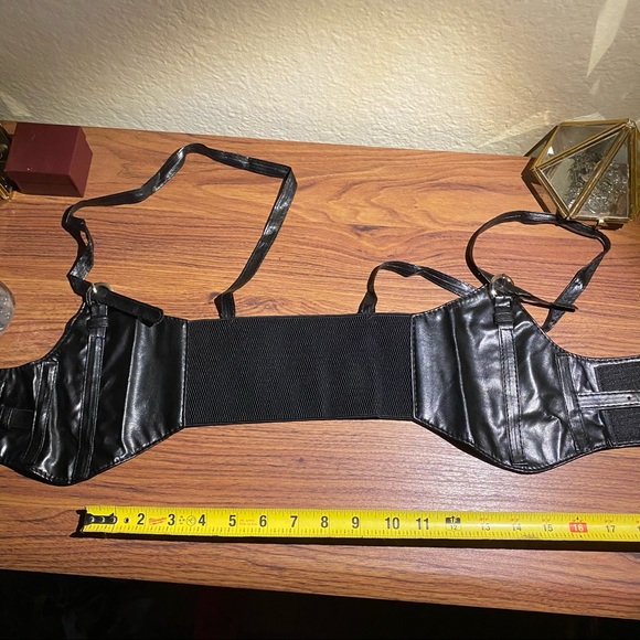 Shiny Buckled Corset Belt - Picture 4 of 4